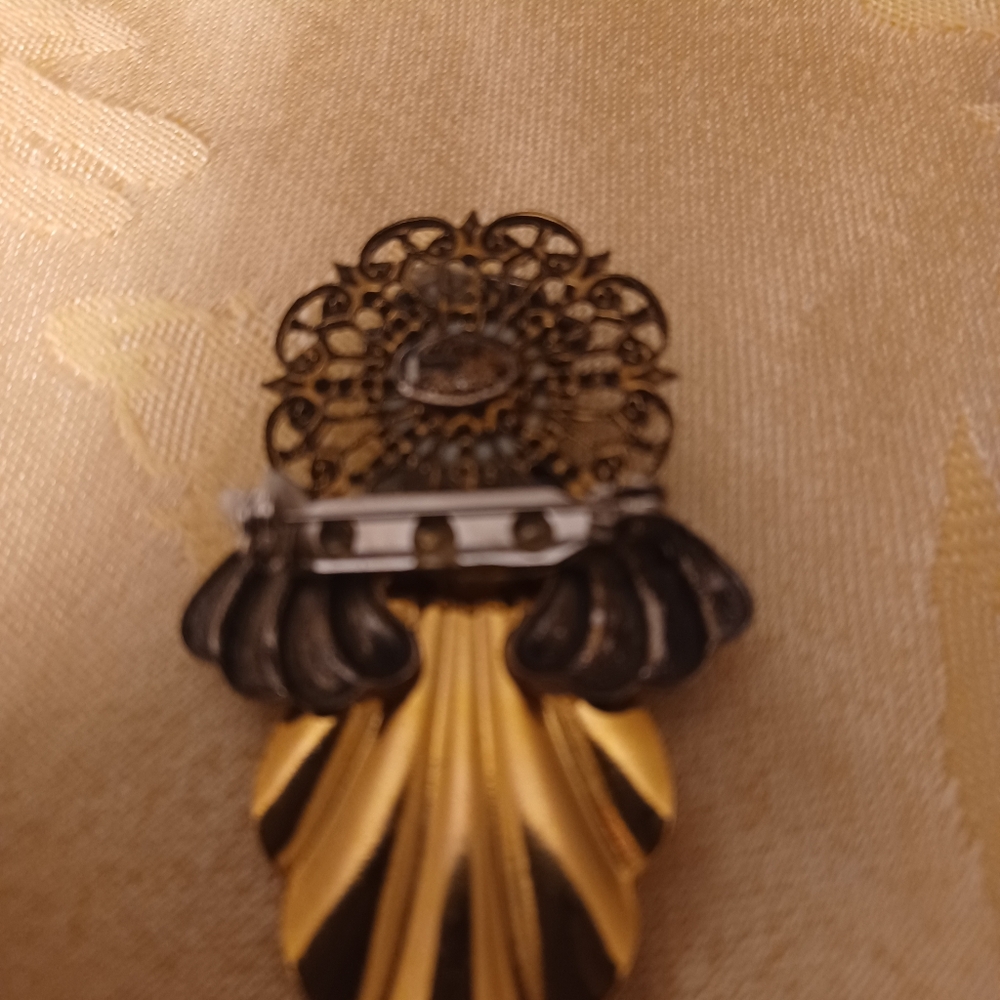 Healing Angel Nurse Brooch Pin - Picture 3 of 5